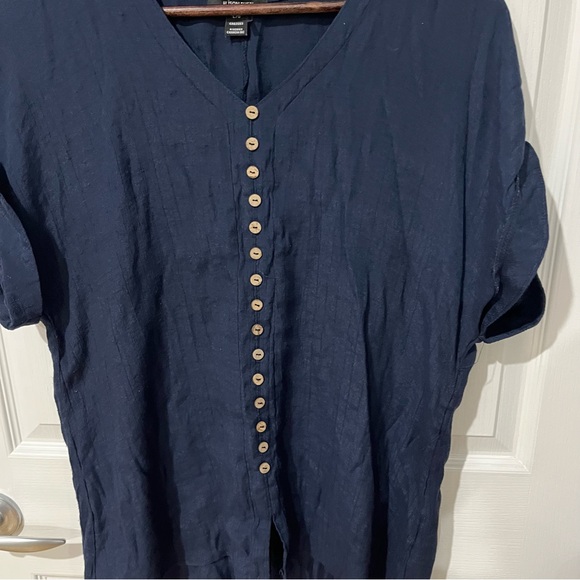 Alison Sheri cap sleeve navy shirt with faux buttons size large - Picture 3 of 9